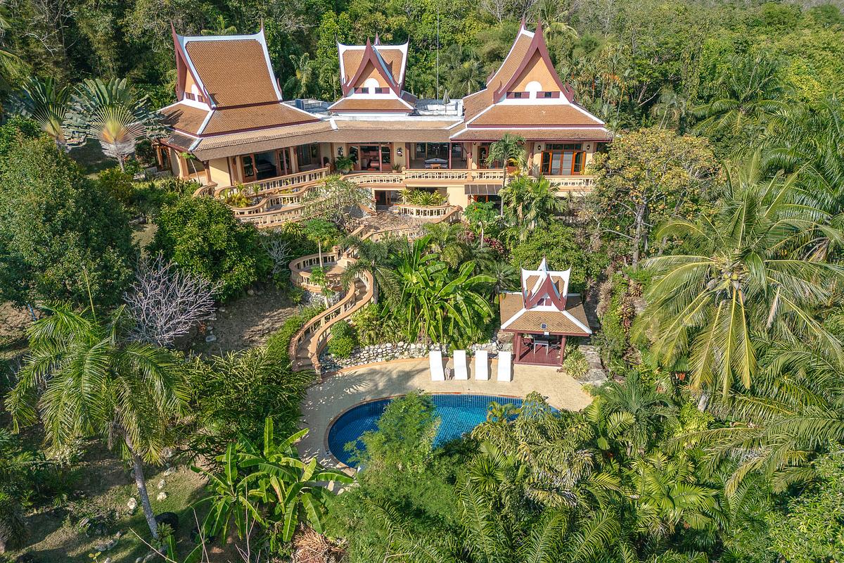 Luxury 5-Bedroom Pool Villa in Layan