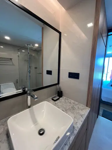 Studio with stunning pool views - Photo 3