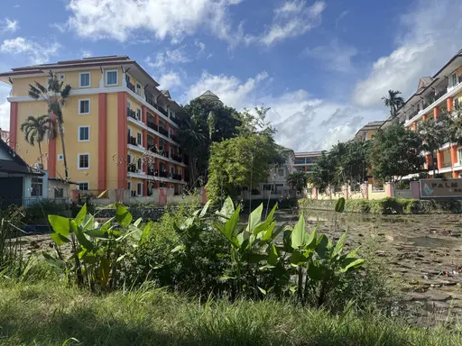 Two 1-bedroom apartments at Palm Breeze Resort, Nai Harn — auction - Photo 16