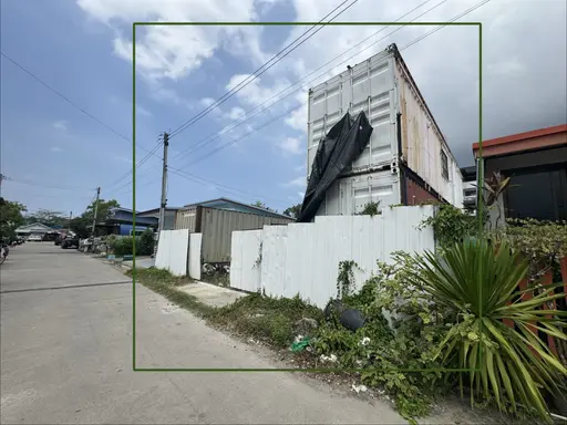 Land with buildings - Photo 1