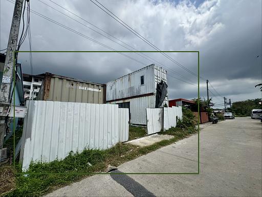 Land with buildings - Photo 2