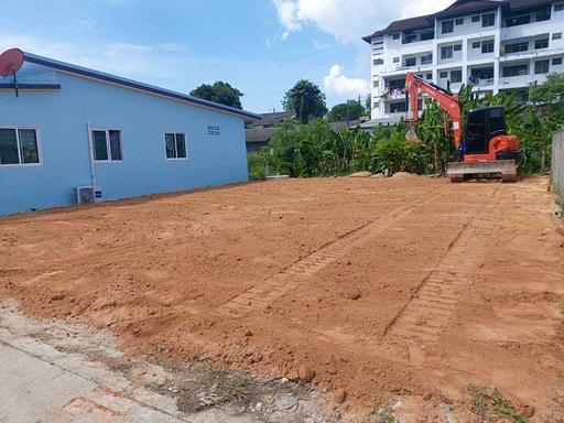 Land with buildings - Photo 4